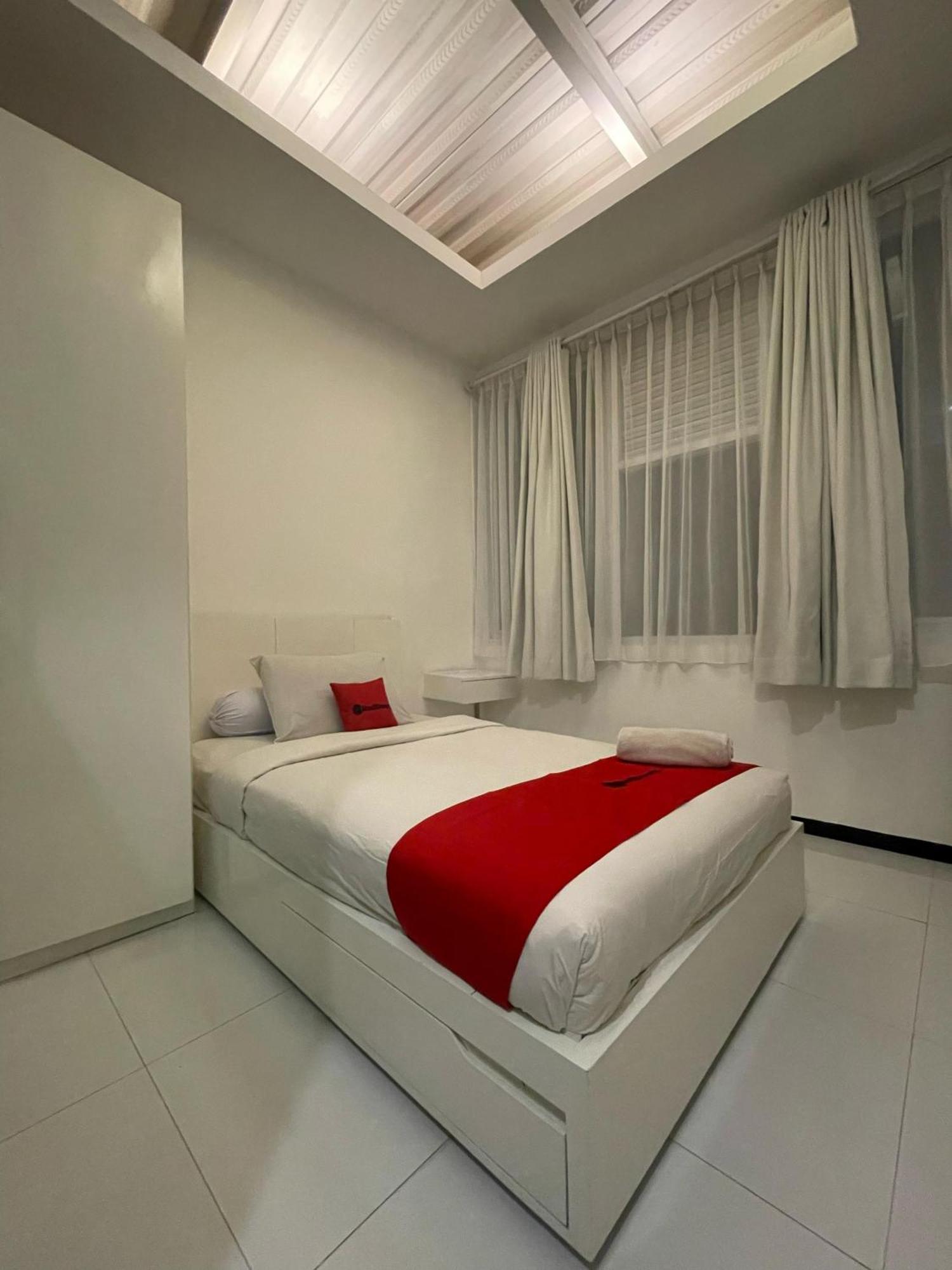 Reddoorz Plus Near Parahyangan University Bandung Extérieur photo