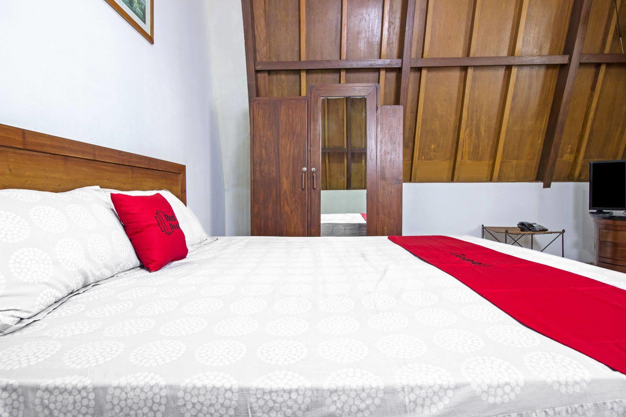 Reddoorz Plus Near Parahyangan University Bandung Extérieur photo